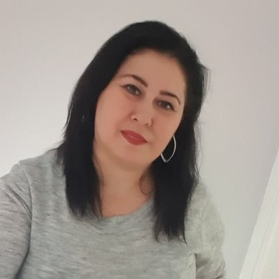 <em>Anda Popescu</em>